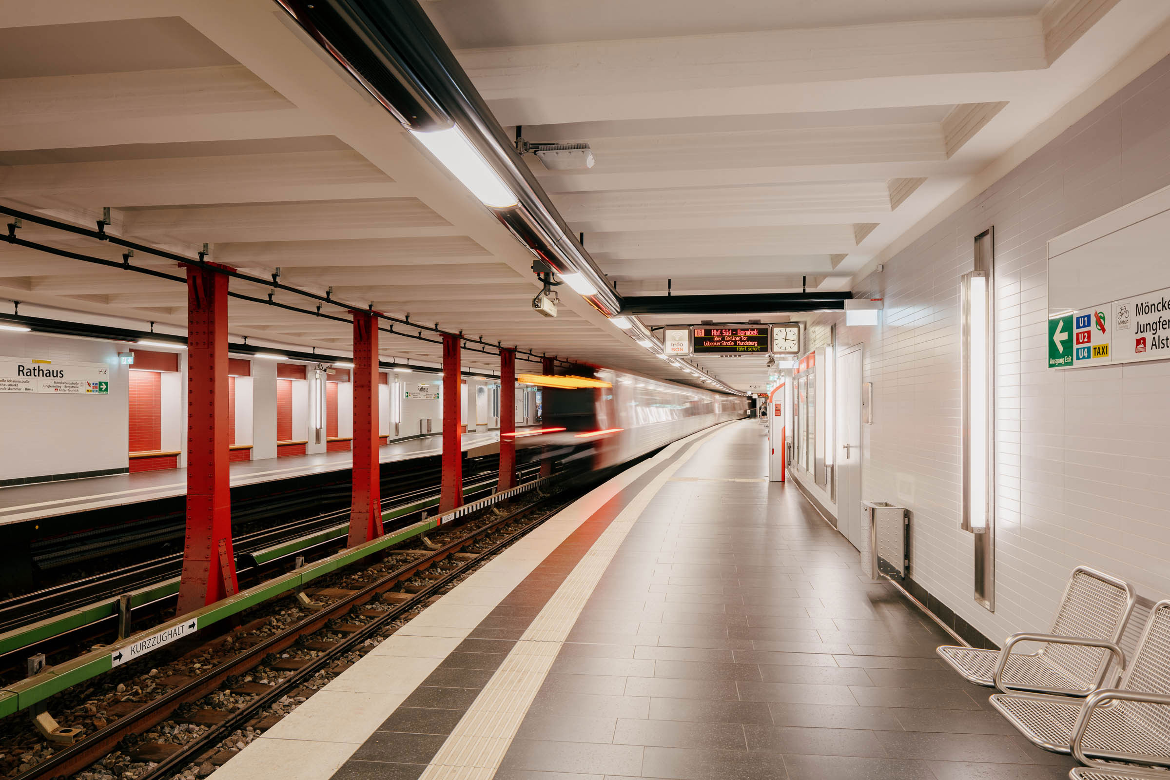 Barrierefreier Ausbau der U-Bahn-Haltestellen Rathaus und Mönckebergstraße - 