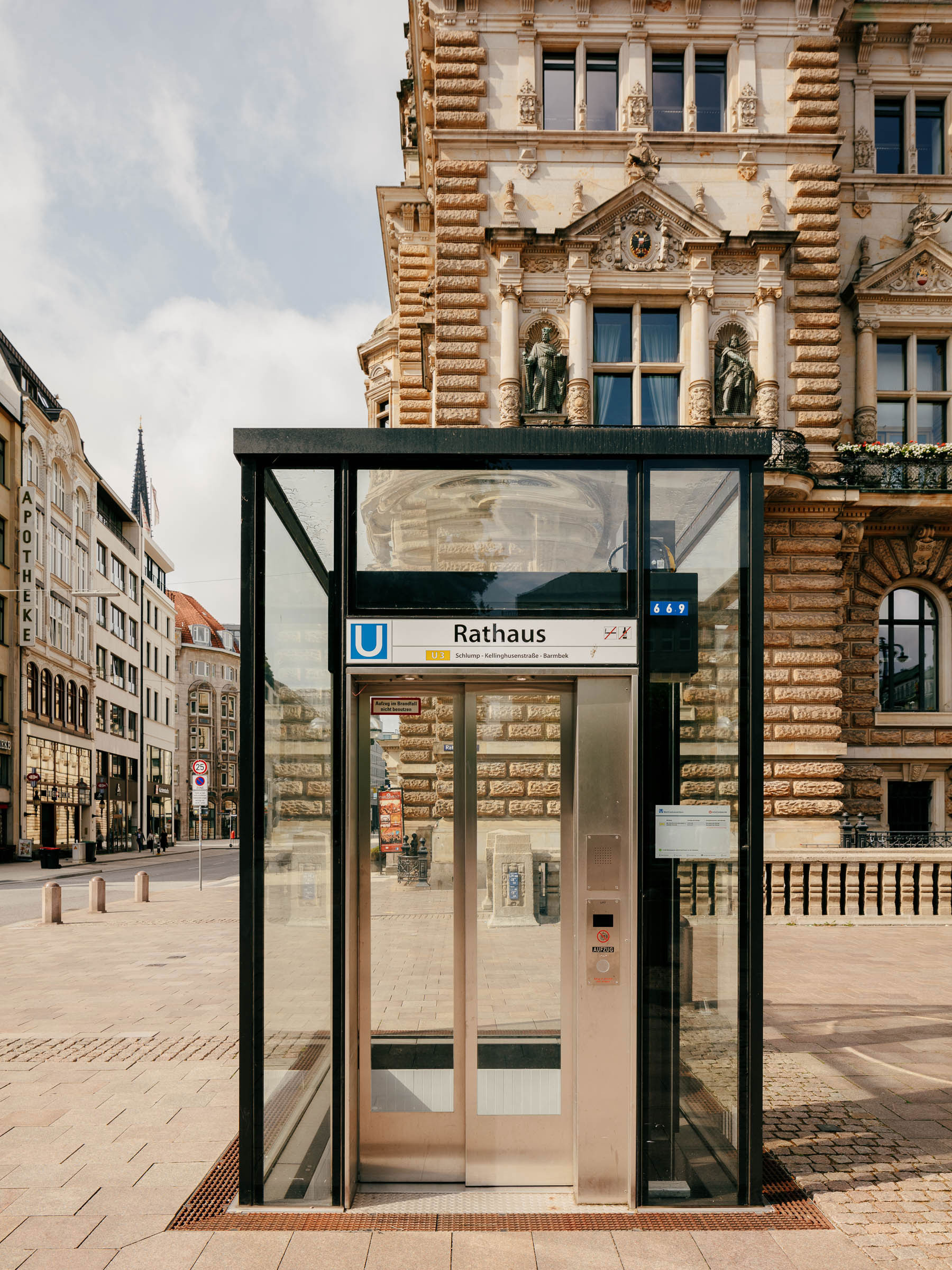 Barrierefreier Ausbau der U-Bahn-Haltestellen Rathaus und Mönckebergstraße - 