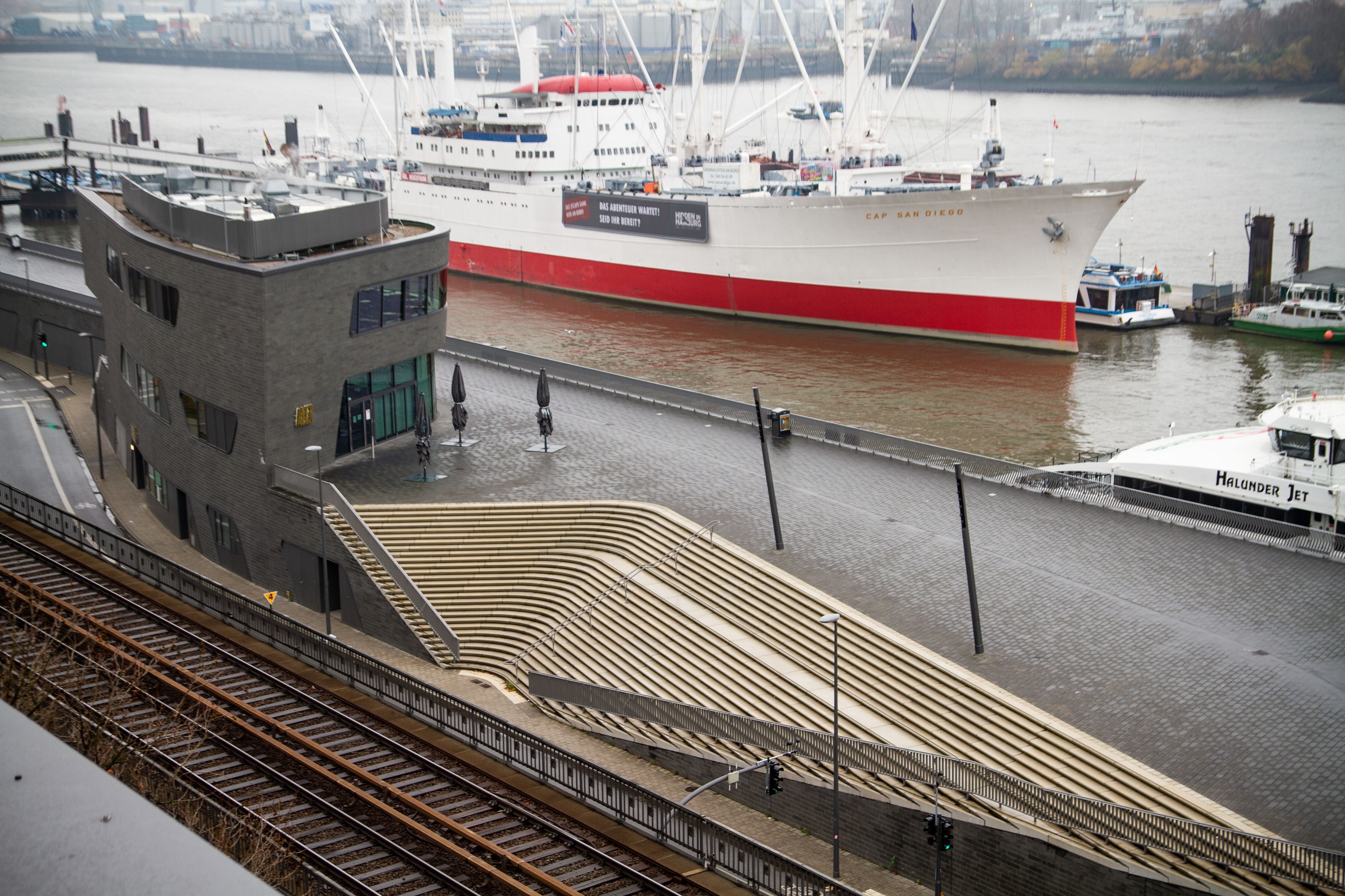 Hamburg River Promenade - 