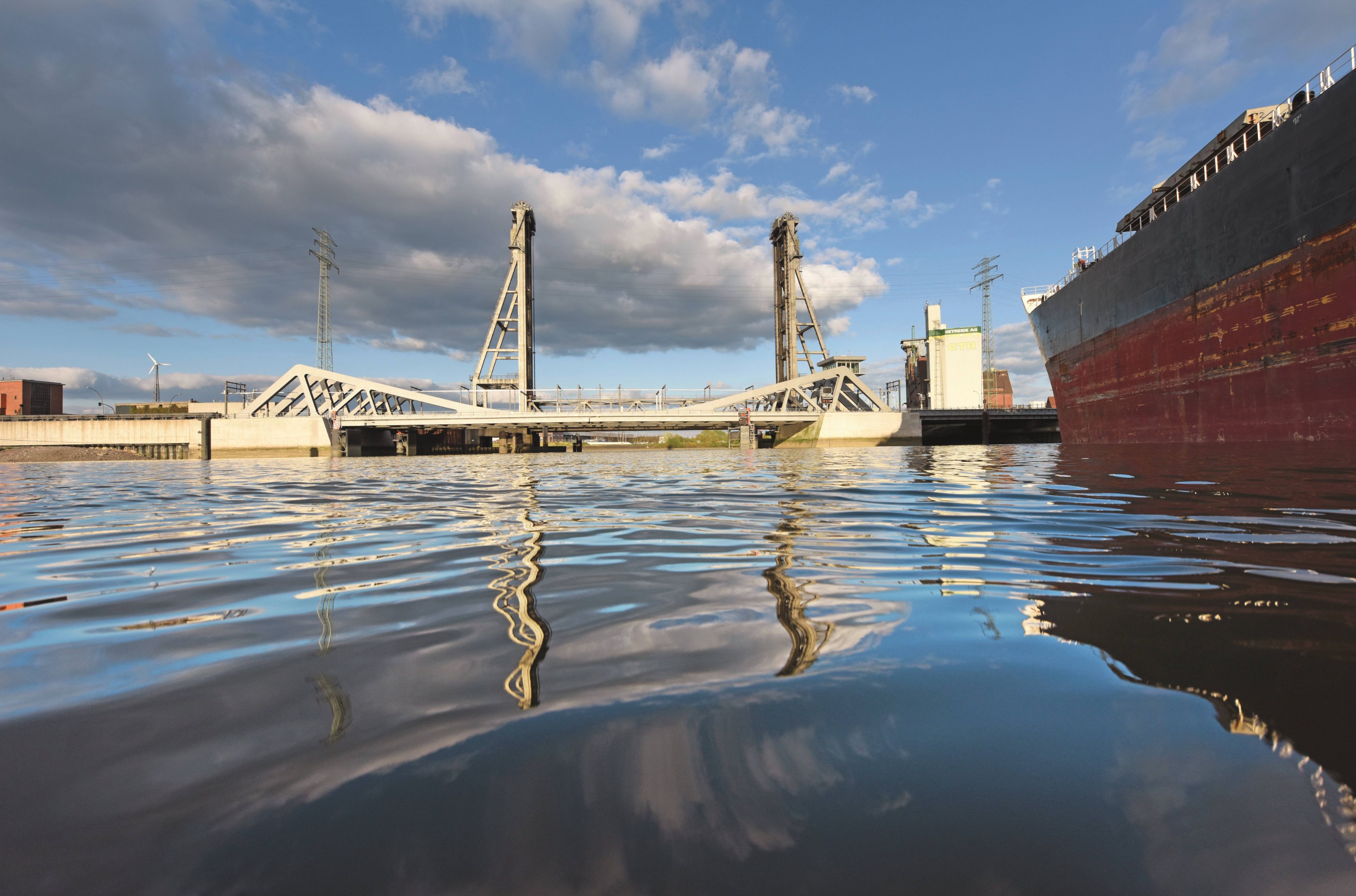 Retheklappbrücke im Hamburger Hafen - 