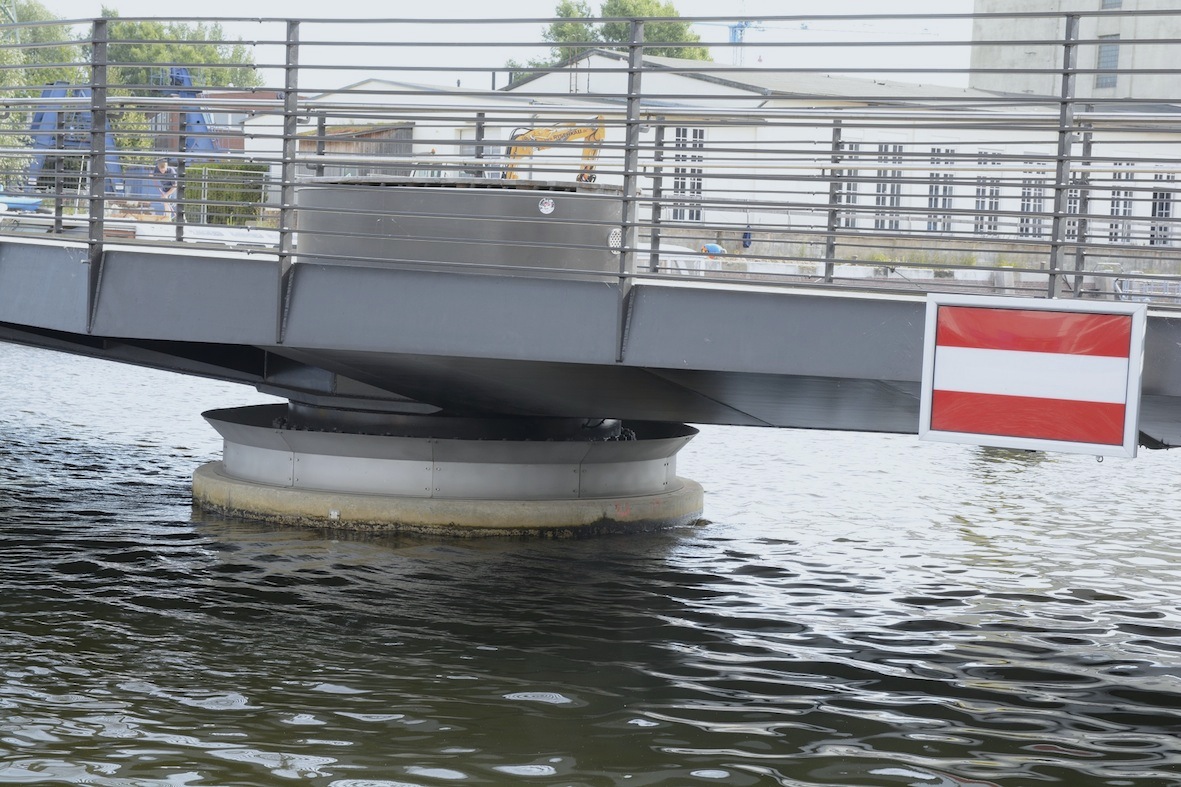 Zitadellenbrücke im Harburger Binnenhafen - 